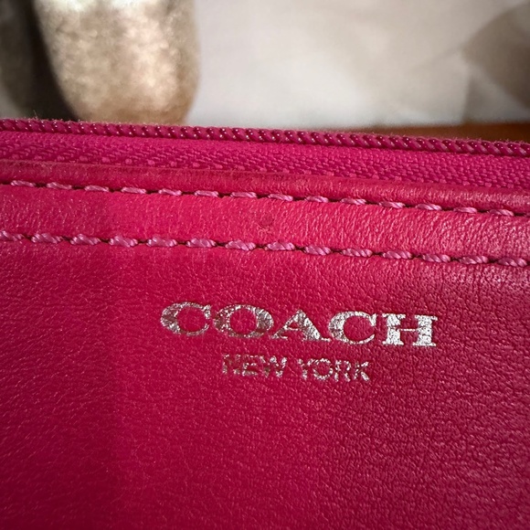 Coach Legacy Leather Universal Travel Wristlet Coin Pouch Case in Fuchsia Pink - Picture 6 of 12